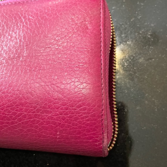 Gucci Embossed Logo SoHo Zippy Grain Leather large wallet Fuchsia pink - Picture 8 of 14